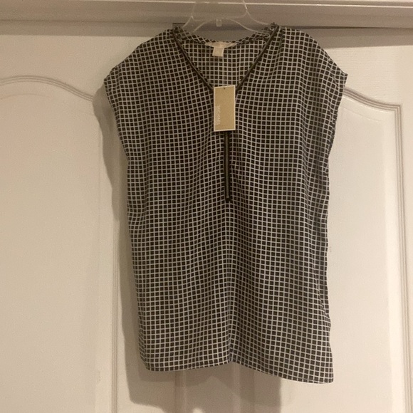 Michael Kors Tops - Michael Kors Black & White Shirt with a zipper